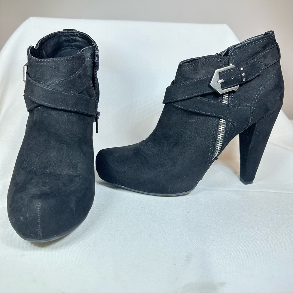 G by Guess Taylin 2 Black Faux Suede Heeled Platform 4.5” Ankle Boots Sz 7